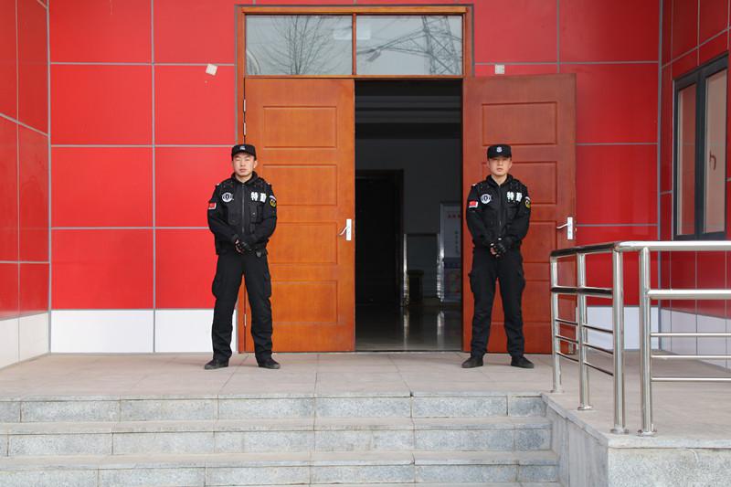 校園南門 睿泰威遠(yuǎn)保安.jpg